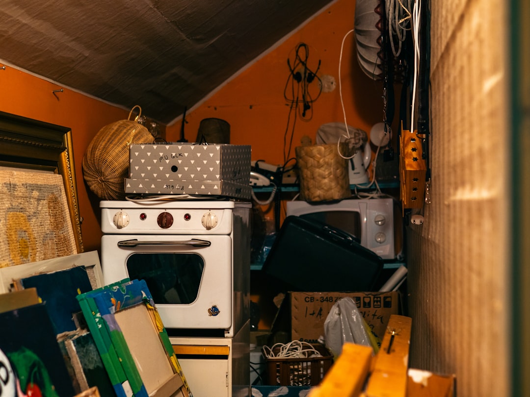 decluttering before moving house